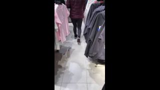 Zrobiam mu lodzika w sklepie a on spuci si na bielizn