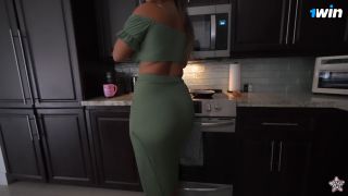 Porn Hub - OMG! MY BIG BOOTY STEPMOM LET ME GIVE HER A HUGE FACIAL - Lexisstar - 2025 - Pornhub