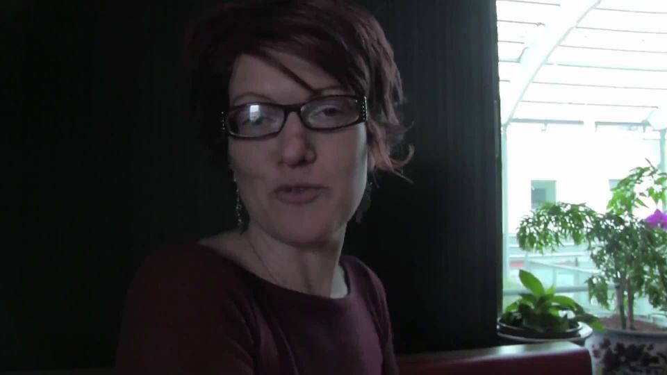 online clip 6 Popp-Sylvie - Fertig mit dem Essen Dessert auf dem Klo  on fetish porn bondage fetish