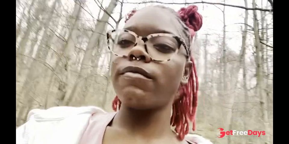 Eating wifes pussy on nature trail