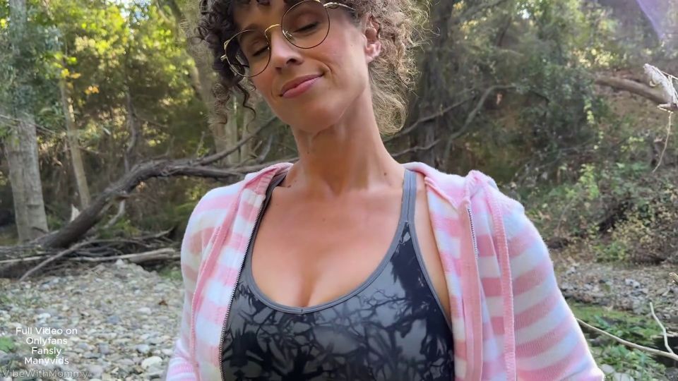 VibeWithMommy – Truck Butt Fuck Your Stepmom.