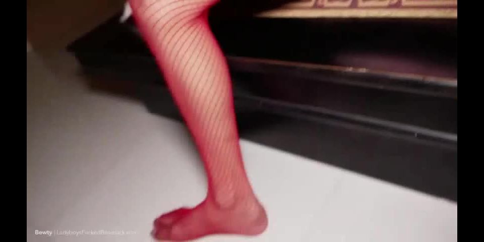 Tight Bottom Loaded up with Spunk Shemale