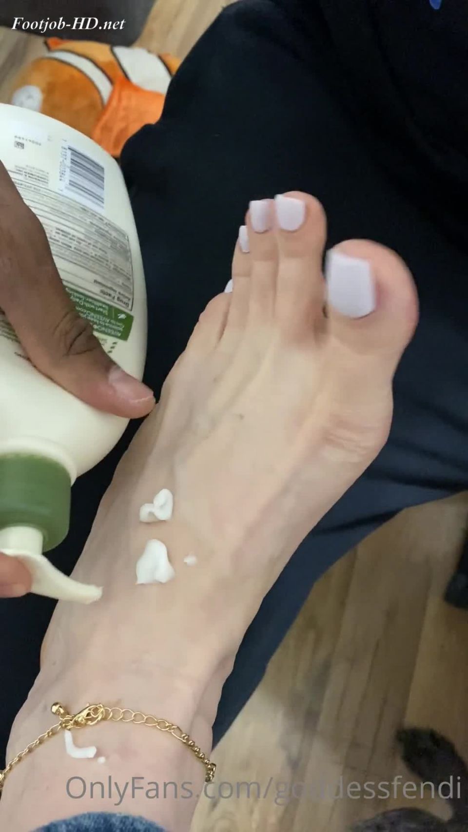 online adult video 40 Fendi Feet 064 – FootJob | foot | handjob porn milf feet fetish