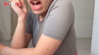 I shower in leggings and do cameltoe on my pussy and masturbate. 2