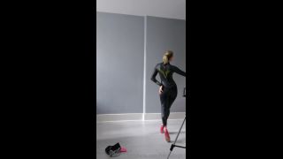 UKCuteGirl () Ukcutegirl - dancing in wetsuit and heels this morningjust because ha ha 12-02-2019