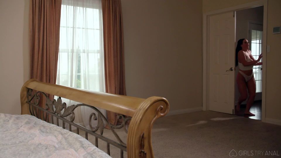 Angela White And Gia Derza - Knocking At The Back Door