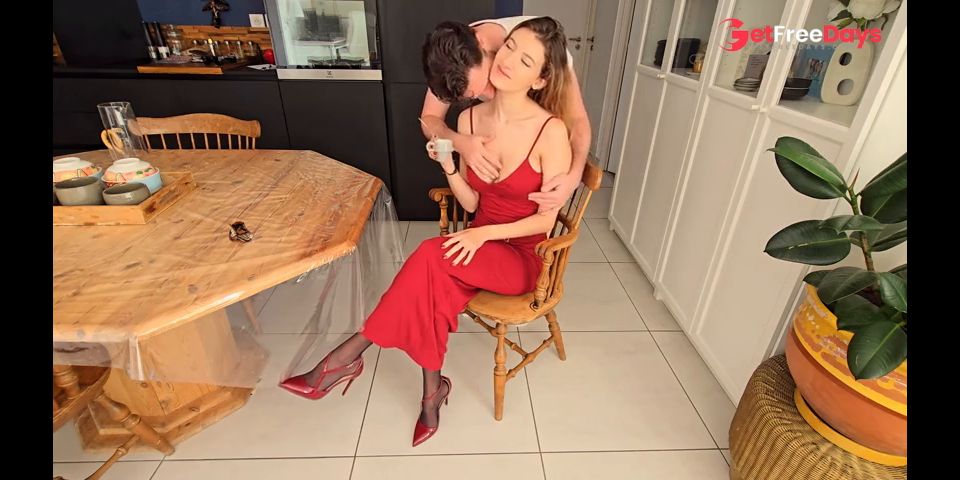 French girl gets fucked on the chair and cum in mouth