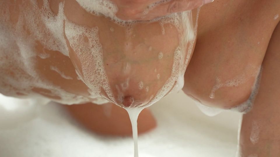 Hustler: Lola Pearl - Big - Boob Bubble - Bath MILFs - Lola pearl