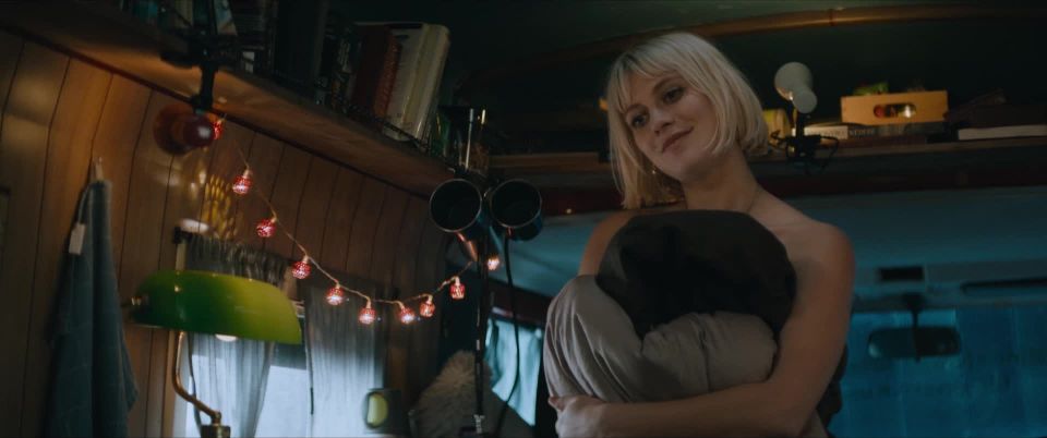 Alli Neumann - Christmas Crossfire (Wir konnen nicht anders) (2020) HD 1080p - [Celebrity porn]