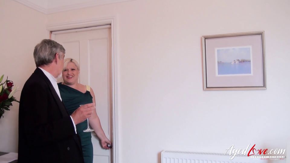 6216 Busty Mature Providing Nasty Blowjob