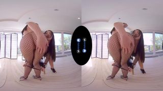 Best Friend Threesome - Katy Rose and Lee Anne Smartphone!!!