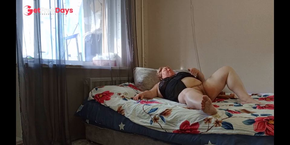 Stepmom masturbates meaty pussy with sex toys and waits for guests