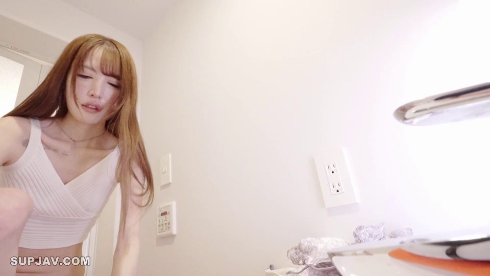 FC2PPV 4649470 【本日迄！初回限定セール3980pt→980pt】色白美人スレンダーの手つきエロすぎメンエス嬢。生膣のぬくもり感じる凄テクマッサージにおじさん暴走。極細ボディに鬼ピストン。大量射精。【無・中出】