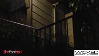 Smokin Hot Anna Claire Clouds gets Her Pussy Licked by Jackies Girl