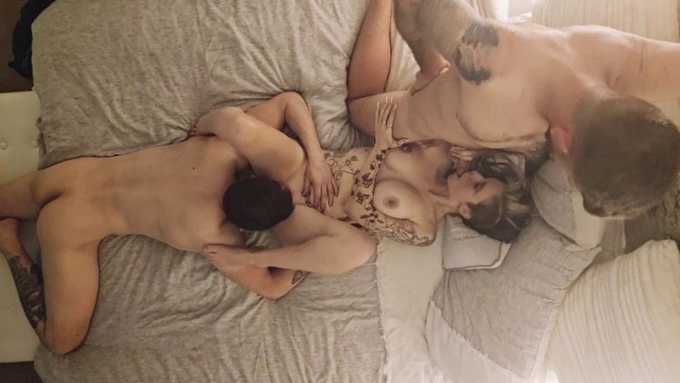 7159 Married Slut Has Threesome