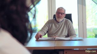 Video A Young Fast Learner : Mia Navarro 1080p FullHD