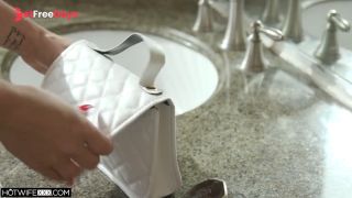 Bodacious Wife Elana Bunnz Swallows Her BBC Creampie