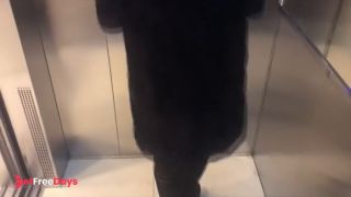 Juicy Milf Sucked Me in the Elevator and Invite to Finish at Her House