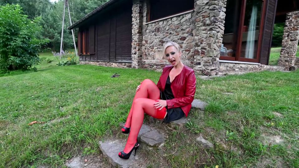 2023-07-29 Kinky Wanilianna Outdoors In Red Nylons Full HD - Kinky