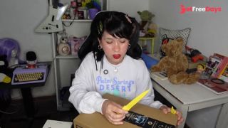 Unboxing sopresa y leemos un poema de Nach
