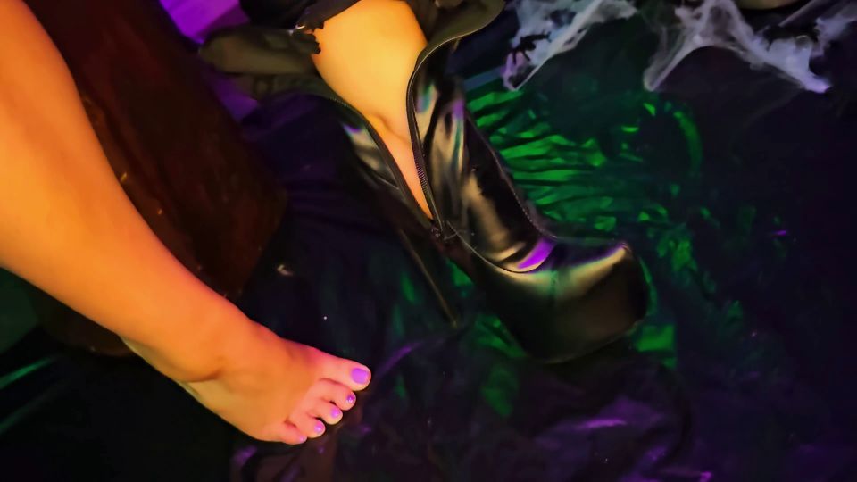 LittleMissTipToes  Halloween Pumpkin Tease, Crush And Trample In My Pop