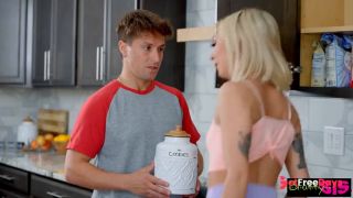 Sexy Stepsis Chloe Temple Uses Stepbros Sweet Cream for Her Cupcakes - S35E3