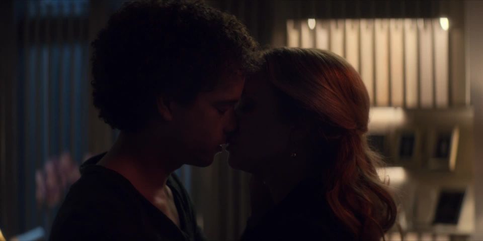 Lauren Holly - Tiny Pretty Things s01e04e06e07e09 (2020) HD 1080p - [Celebrity porn]