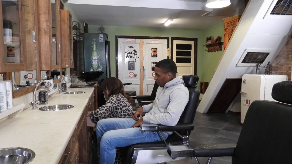 Sex in de barbershop - Daphne Laat Download New Porn Vide...