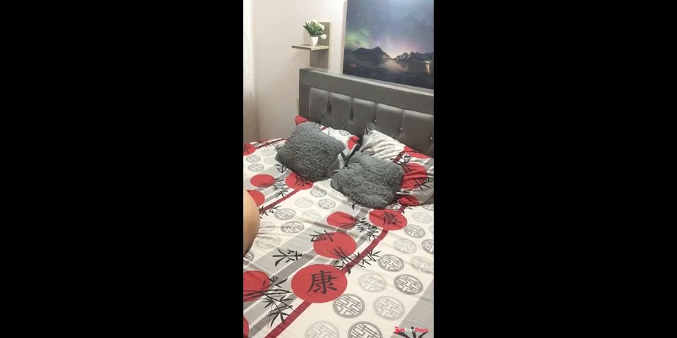 I incite my girlfriend to have sex and we make a video.