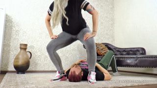 7194 Zora - Hard Jeans Facesitting - Deal With It - JeansSitting