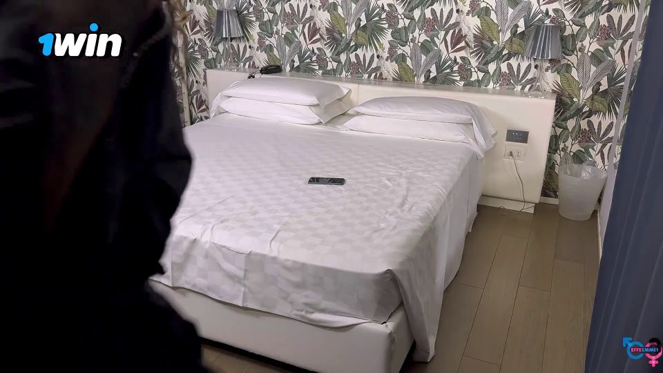 Moglie ITALIANA Tradisce e Manda i Video Al Marito PRIMA VOLTA SCOPATA DA UN A.