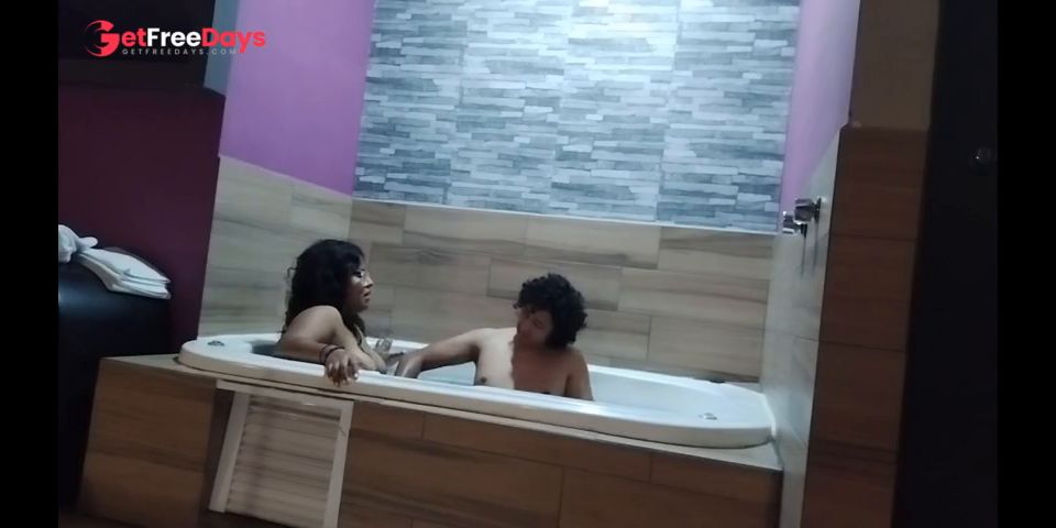 Cogida en el jacuzzi con mi psicloga