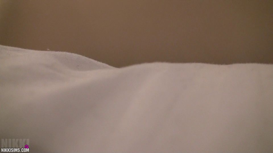 Nikki Sims 21 04 25 White Button Full – HD - Full